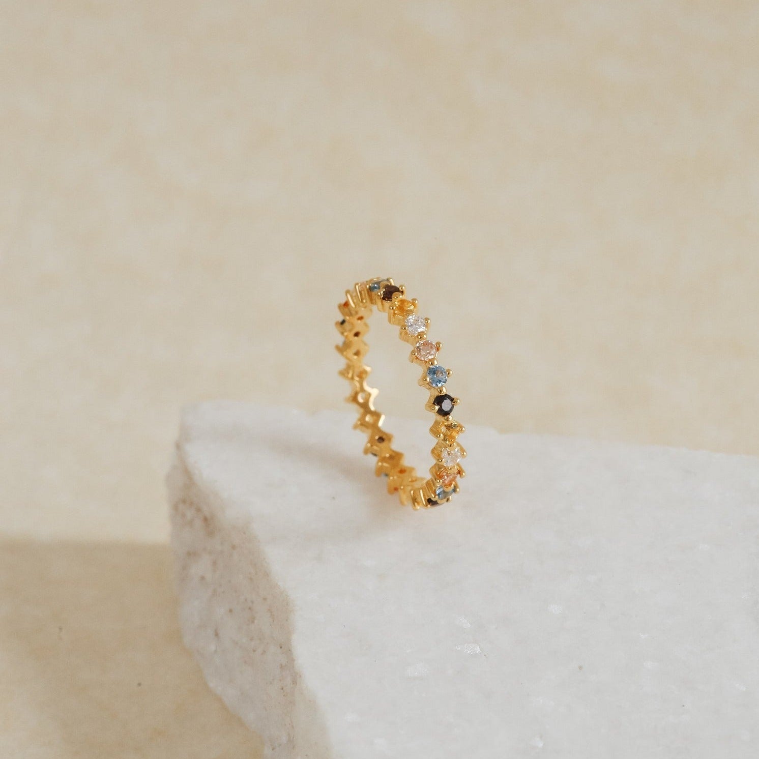 Infinite Radiance: The Rainbow Crystal Ring